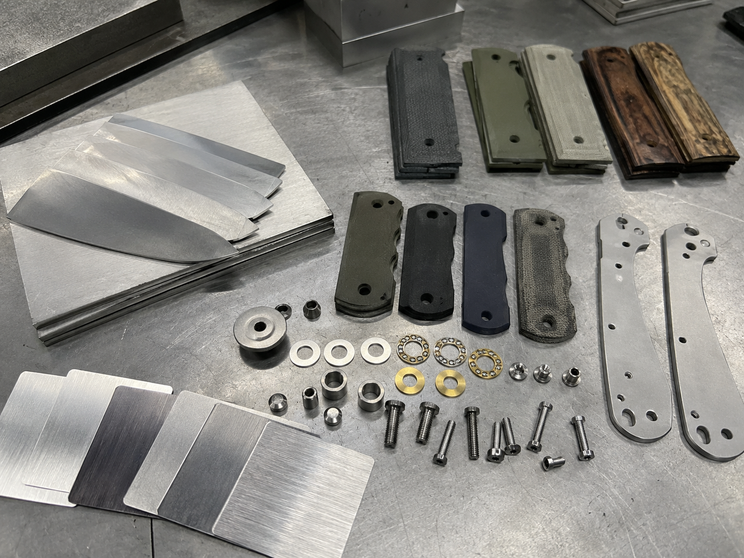 folding knife steel and handle material selection